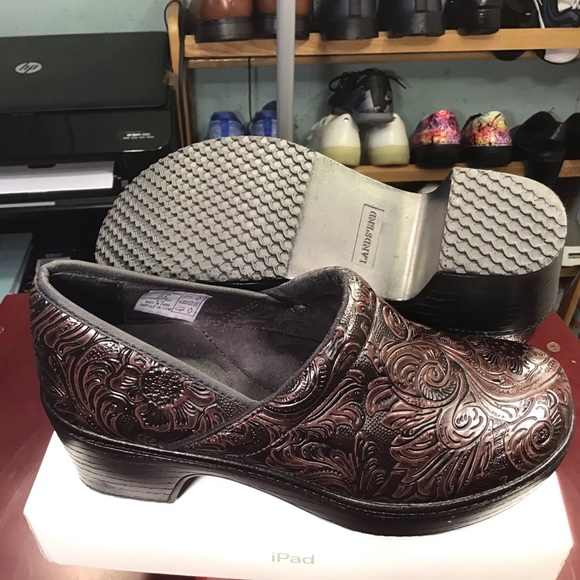 Lands' End Brown Etched Floral Clogs. - Picture 12 of 12